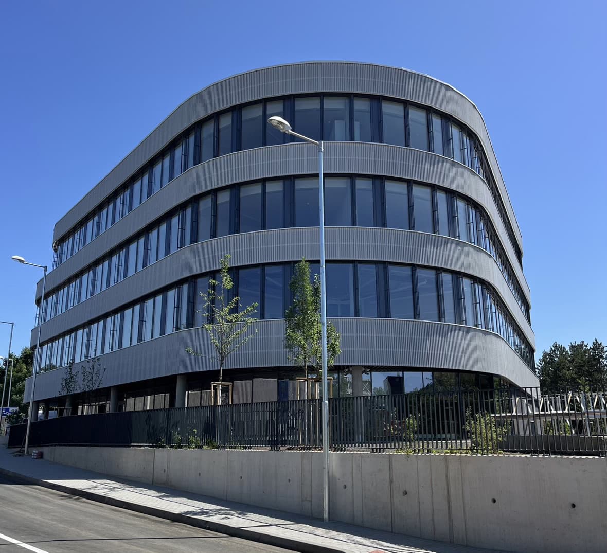 Realizovaný areál — administrativní budova