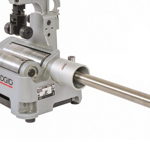 Odhrotovač RIDGID 137S nasazený na PC116 s nerezovou trubkou